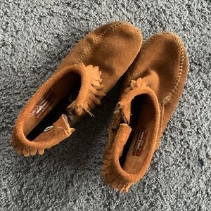 Girls size 3 Minnetonka ankle boot